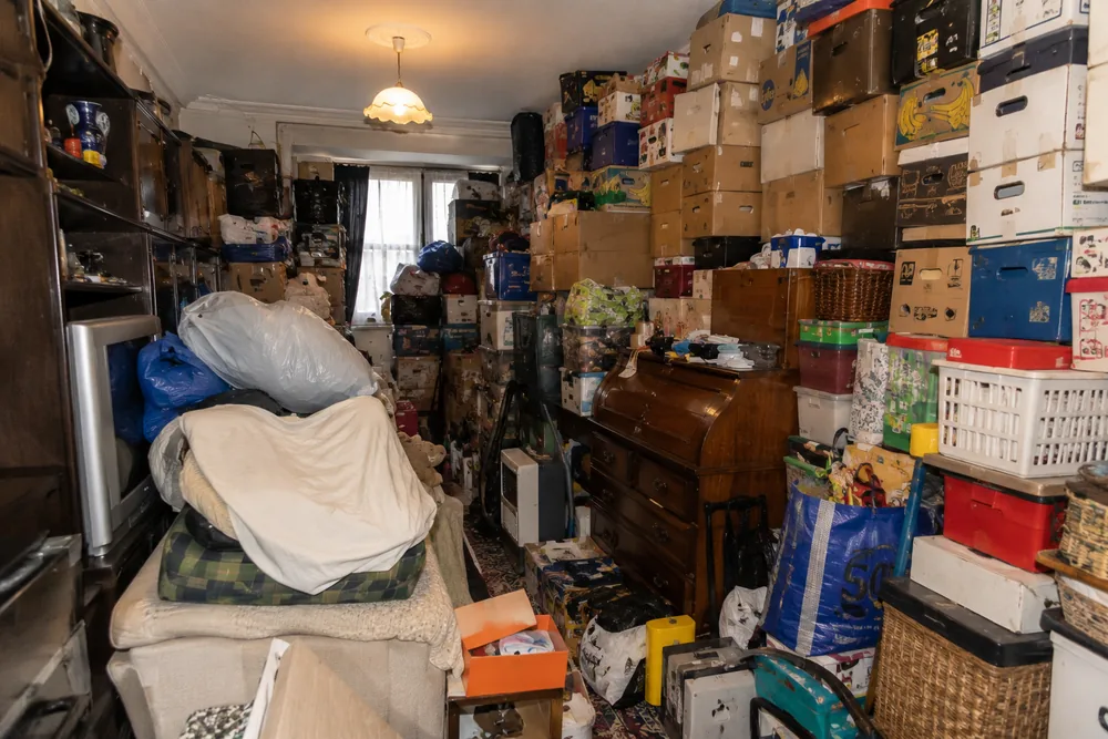 Aufräumarbeiten in Garage und Hof